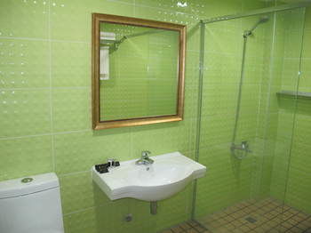Townhouse Oak Vera Hotel Near Clark International Airport 2*