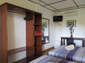 Bohol Sunside Resort 3*