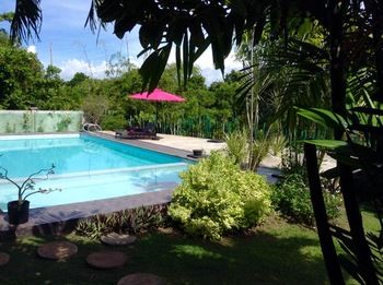 La Pernela Beachfront Resort 3*