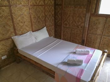 Isla Hayahay Beach Resort and Restaurant 3*