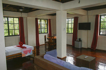 Isla Hayahay Beach Resort and Restaurant 3*