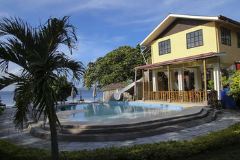 Isla Hayahay Beach Resort and Restaurant 3*