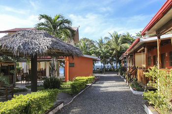 Isla Hayahay Beach Resort and Restaurant 3*