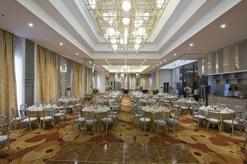 Hive Hotel and Convention Place 3*