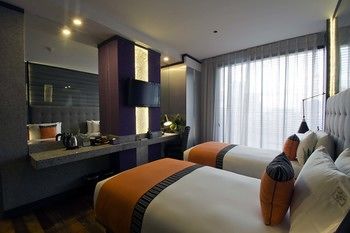 Hive Hotel and Convention Place 3*