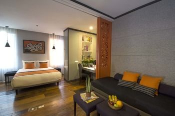Hive Hotel and Convention Place 3*