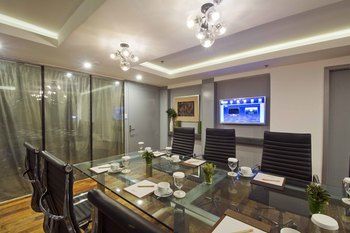 Hive Hotel and Convention Place 3*