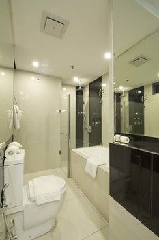 Hive Hotel and Convention Place 3*