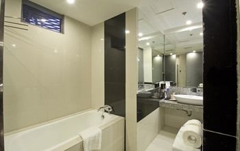 Hive Hotel and Convention Place 3*