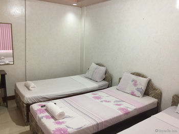 OYO 426 Coco Grove Tourist Inn 2*