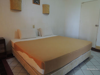 Estaca Bay Gardens Conference Resort powered by Cocotel 2*