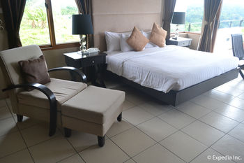 8 Suites By Fat Jimmy's 3*