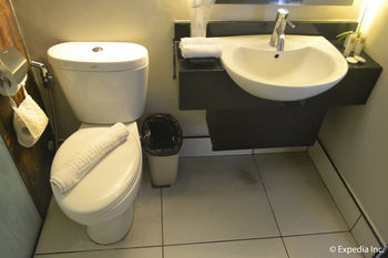 8 Suites By Fat Jimmy's 3*