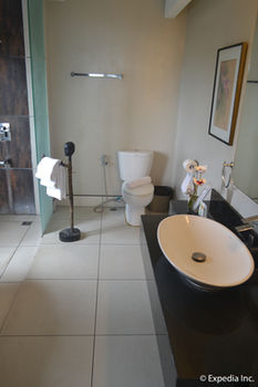 8 Suites By Fat Jimmy's 3*