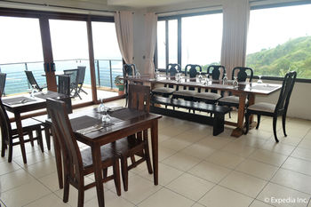 8 Suites By Fat Jimmy's 3*