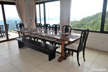 8 Suites By Fat Jimmy's 3*