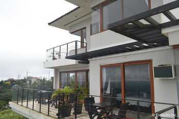 8 Suites By Fat Jimmy's 3*