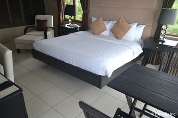 8 Suites By Fat Jimmy's 3*