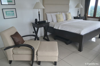 8 Suites By Fat Jimmy's 3*