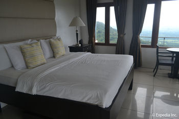 8 Suites By Fat Jimmy's 3*