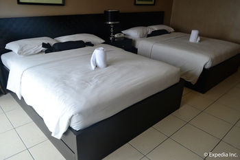 8 Suites By Fat Jimmy's 3*