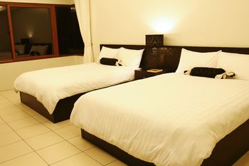 8 Suites By Fat Jimmy's 3*