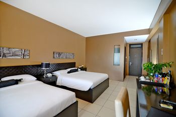 8 Suites By Fat Jimmy's 3*