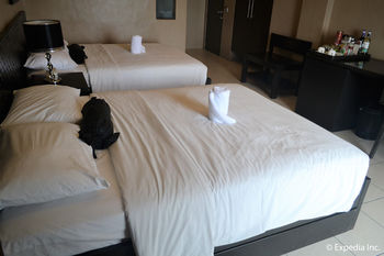 8 Suites By Fat Jimmy's 3*