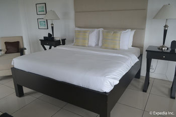 8 Suites By Fat Jimmy's 3*