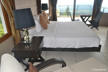 8 Suites By Fat Jimmy's 3*