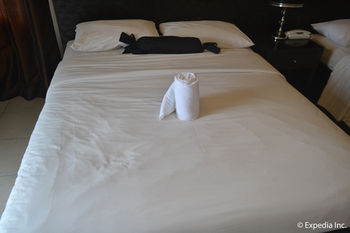 8 Suites By Fat Jimmy's 3*