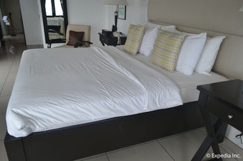 8 Suites By Fat Jimmy's 3*