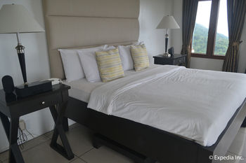 8 Suites By Fat Jimmy's 3*