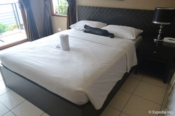 8 Suites By Fat Jimmy's 3*