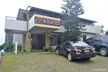 8 Suites By Fat Jimmy's 3*