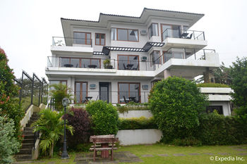 8 Suites By Fat Jimmy's 3*
