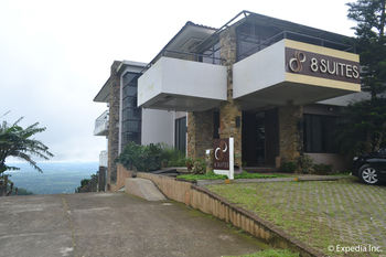 8 Suites By Fat Jimmy's 3*