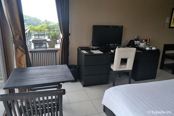 8 Suites By Fat Jimmy's 3*