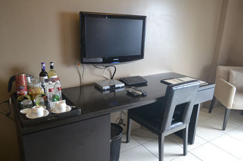 8 Suites By Fat Jimmy's 3*