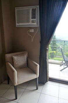 8 Suites By Fat Jimmy's 3*