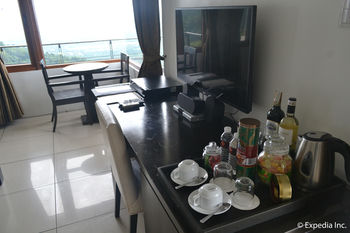 8 Suites By Fat Jimmy's 3*