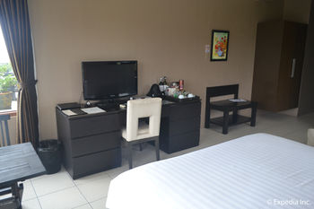 8 Suites By Fat Jimmy's 3*