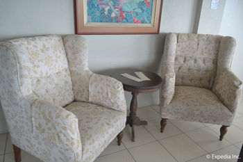 8 Suites By Fat Jimmy's 3*