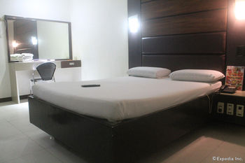 Halina Drive Inn Hotel - Pasay 2*