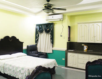Kokomo's Suites Hotel 2*