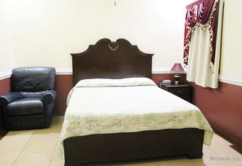 Kokomo's Suites Hotel 2*