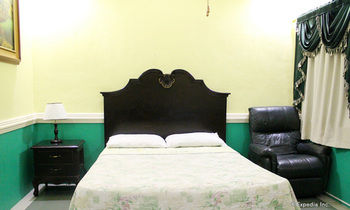 Kokomo's Suites Hotel 2*