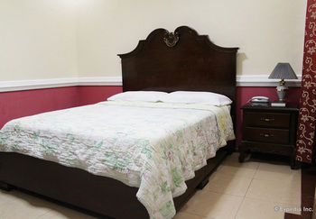 Kokomo's Suites Hotel 2*