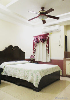 Kokomo's Suites Hotel 2*