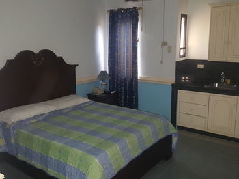 Kokomo's Suites Hotel 2*